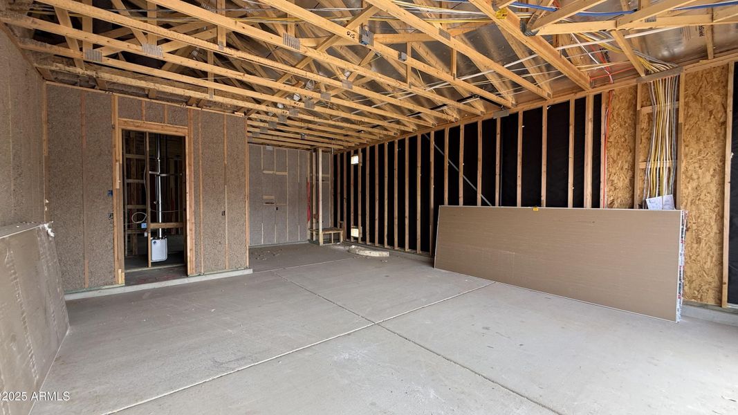 08 - 2.5 Car Garage 08 - 2.5 Car Garage