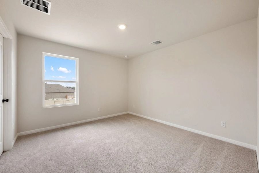 Spacious, unfurnished interior of a new home in Berry Creek Highlands, Georgetown (Image 41).