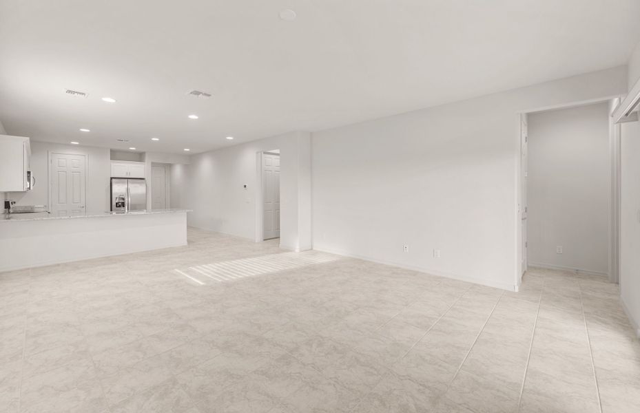 Spacious, unfurnished interior of a new home in Hayden Estates, Buckeye (Image 11). Spacious, unfurnished interior of a new home in Hayden Estates, Buckeye (Image 11).