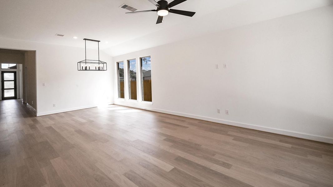 Spacious, unfurnished interior of a new home in 6 Creeks 45', Kyle (Image 16).