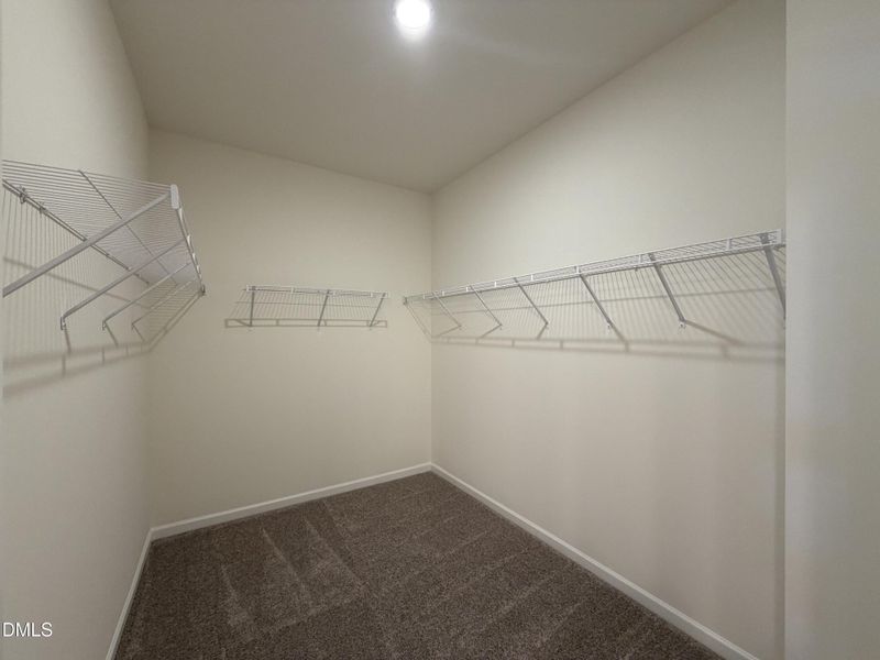 Walk-in-closet