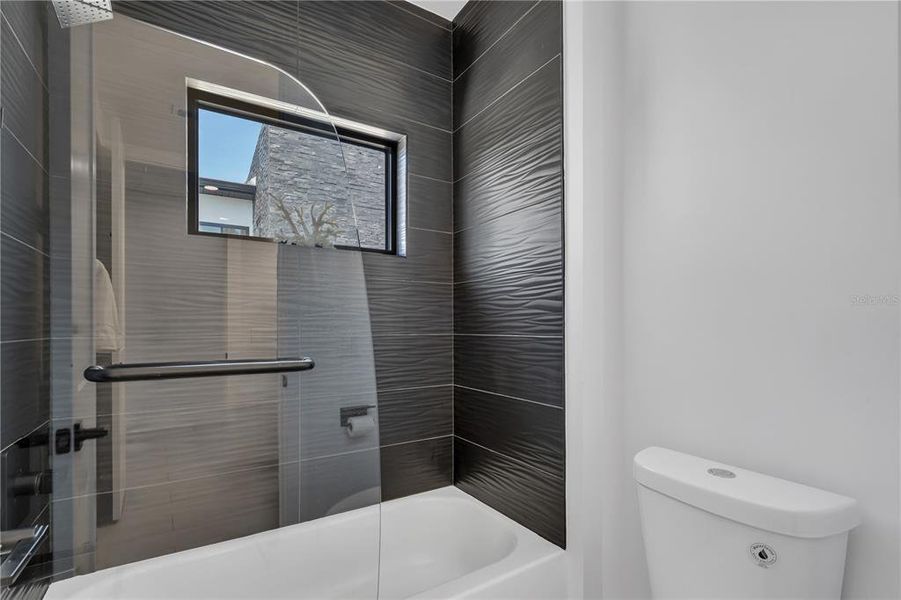 Furnished interior view inside a new home in , Orlando (Image 33).