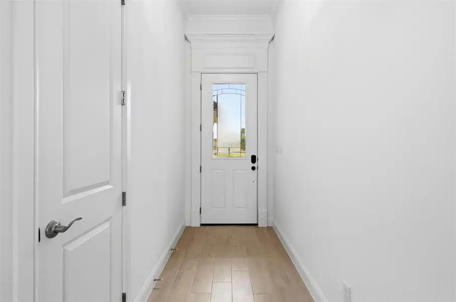 Spacious, unfurnished interior of a new home in , Tolar (Image 19).