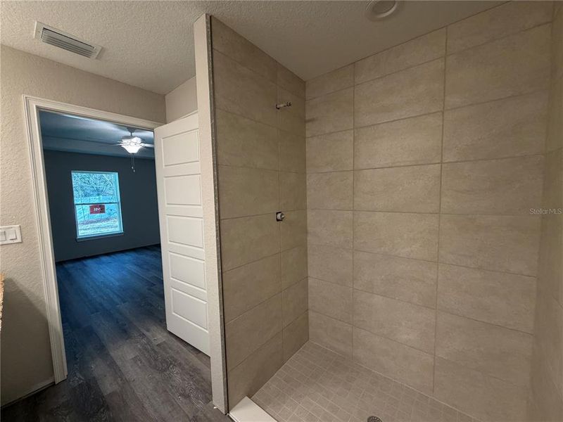 Spacious, unfurnished interior of a new home in , Citrus Springs (Image 17).