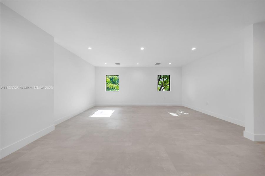 Spacious, unfurnished interior of a new home in , Miami (Image 27).