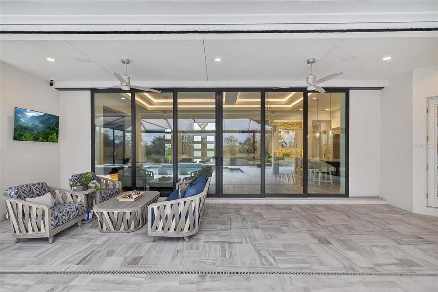 Exterior details and patio area of a home in , Bradenton (Image 4).