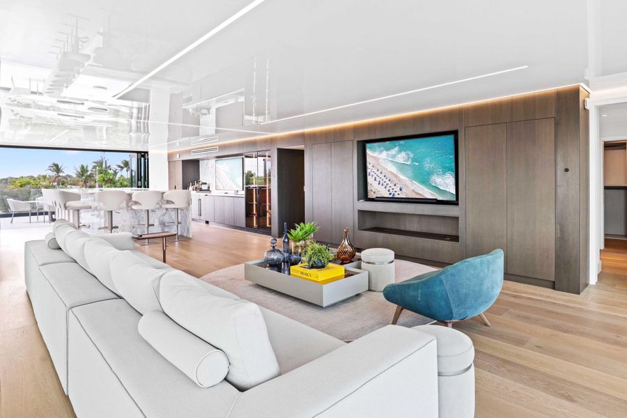 Entertaining Bar and Lounge