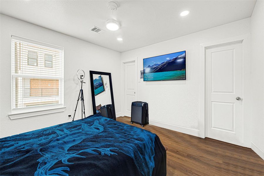 Furnished interior view inside a new home in , Houston (Image 8).