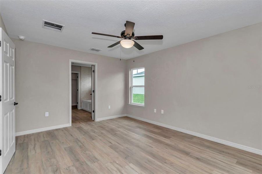 Spacious, unfurnished interior of a new home in , Ocala (Image 15).