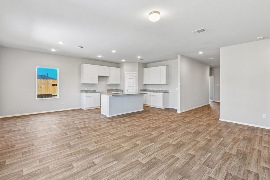 Spacious, unfurnished interior of a new home in Colony at Pinehurst, Pinehurst (Image 9).