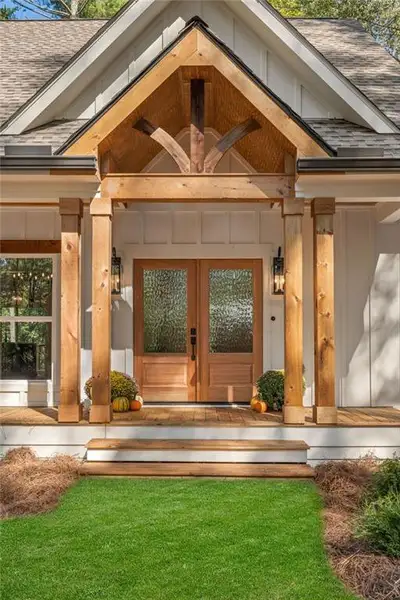 Exterior details and patio area of a home in , Dahlonega (Image 33).