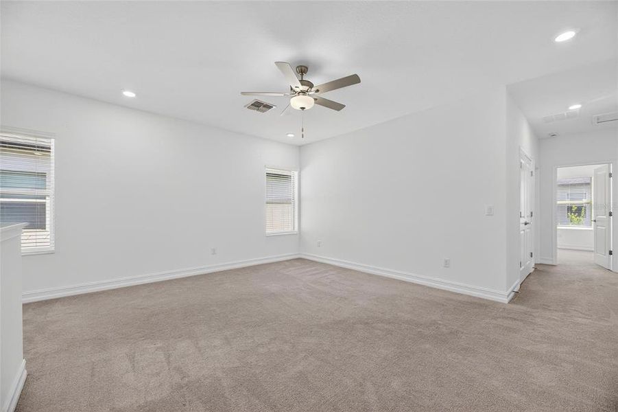 Spacious, unfurnished interior of a new home in , Tampa (Image 44).