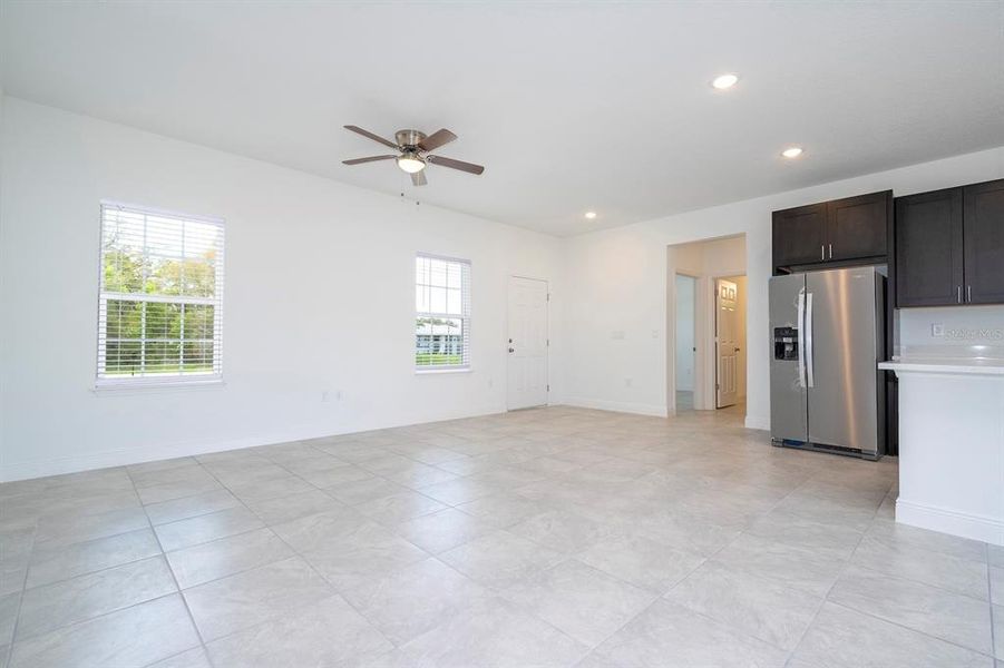 Spacious, unfurnished interior of a new home in , Ocala (Image 23).