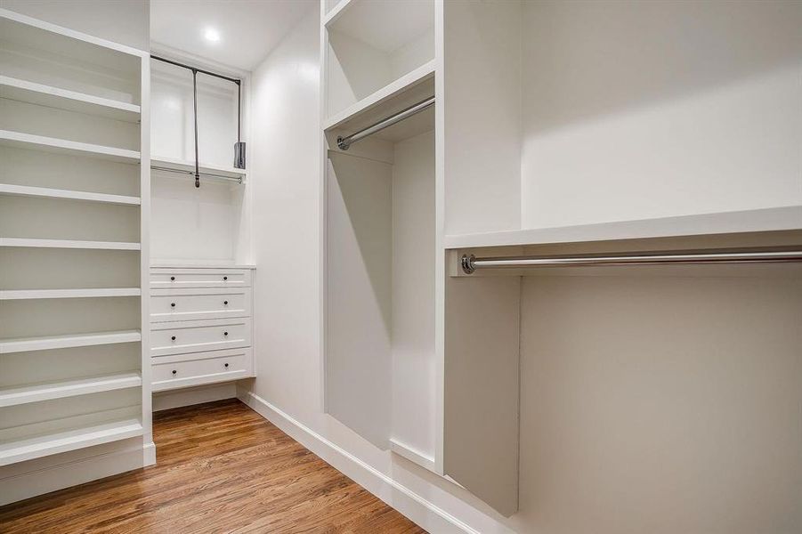 Spacious, unfurnished interior of a new home in , Grapevine (Image 23).