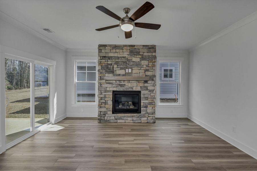 Spacious, unfurnished interior of a new home in Clubside Reserve at Summerlake, Lexington (Image 14).