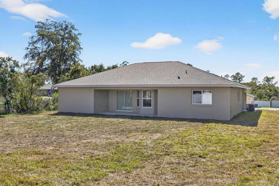 Exterior details and patio area of a home in , Weeki Wachee (Image 21).