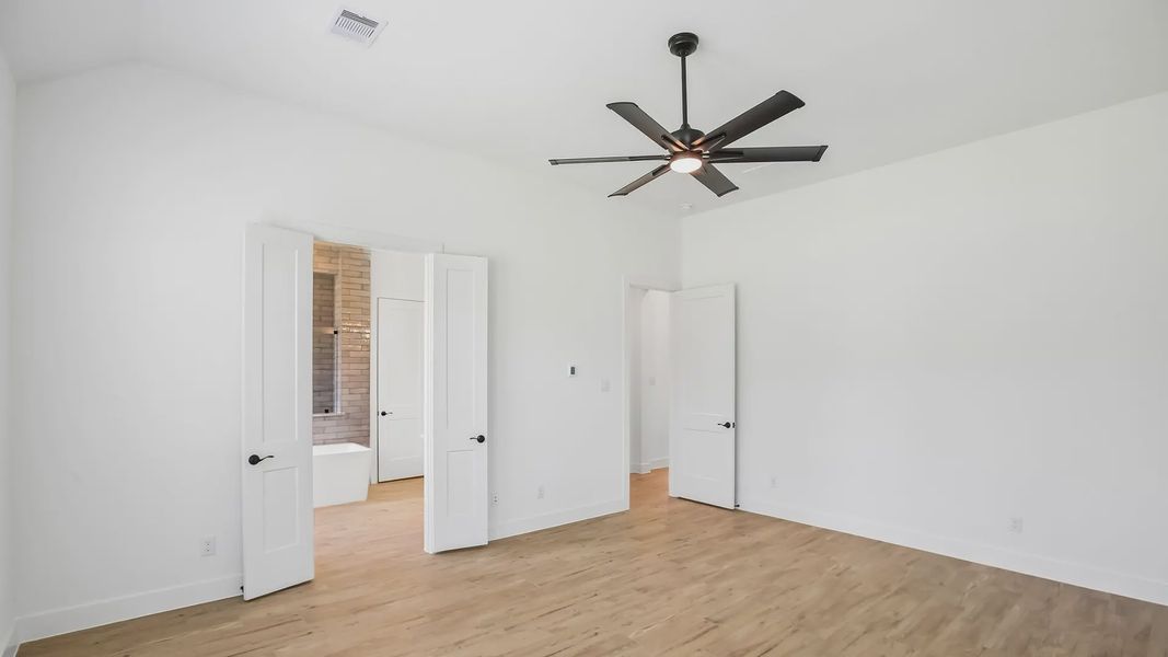 Spacious, unfurnished interior of a new home in Riceland 60',65',70', Mont Belvieu (Image 45).