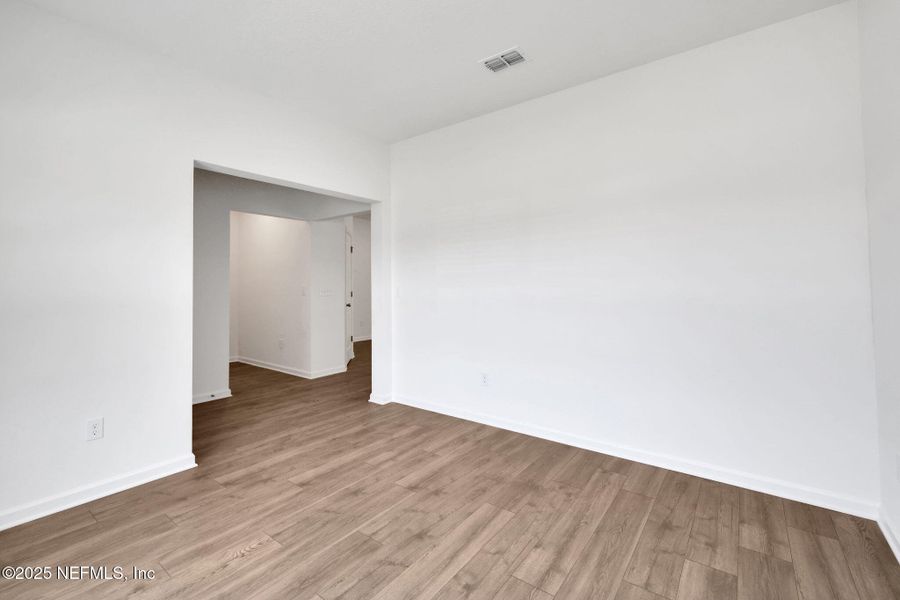 Spacious, unfurnished interior of a new home in Bellbrooke, Jacksonville (Image 15).