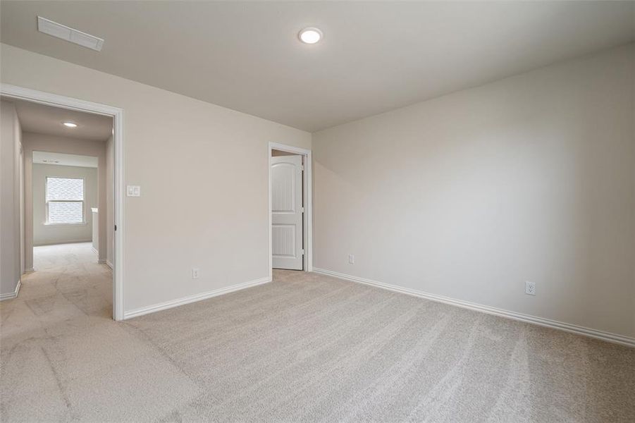 Spacious, unfurnished interior of a new home in Liberty Pointe, Gainesville (Image 19).