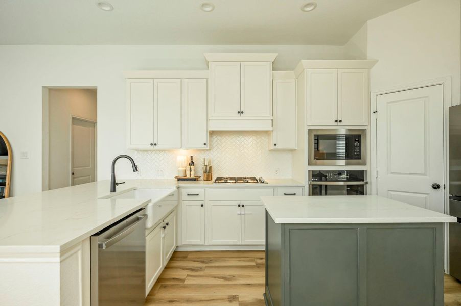 Designer Kitchen with Tile Backsplash & Center Island