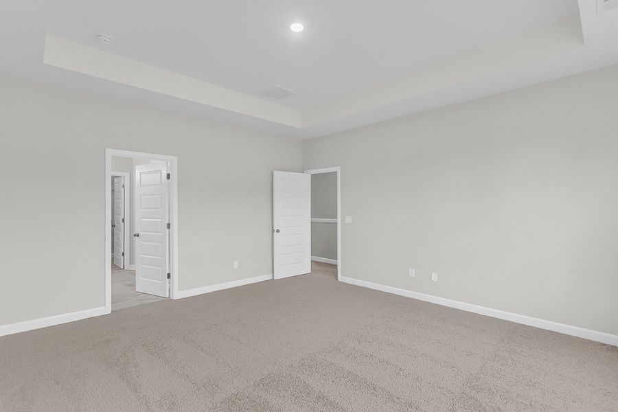 Spacious, unfurnished interior of a new home in Pineland Preserve, Summerville (Image 27).
