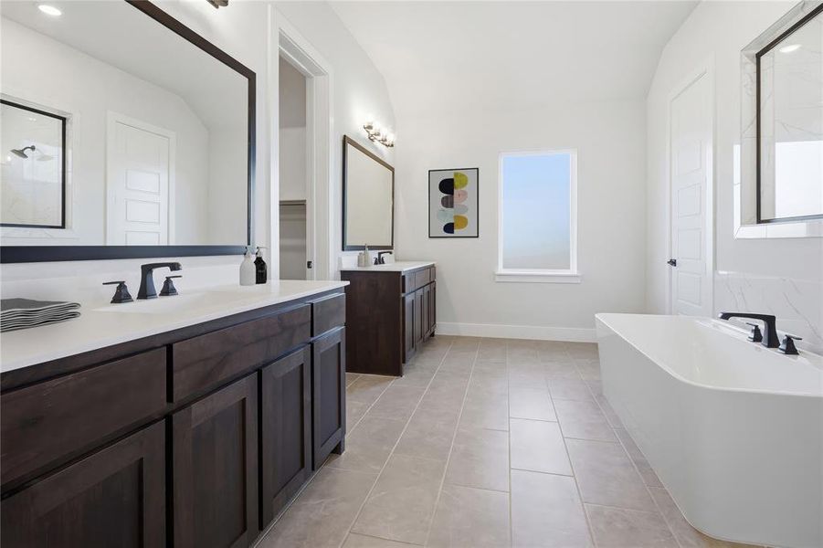 Furnished interior view inside a new home in Waterfall Ranch, Waxahachie (Image 4). Furnished interior view inside a new home in Waterfall Ranch, Waxahachie (Image 4).