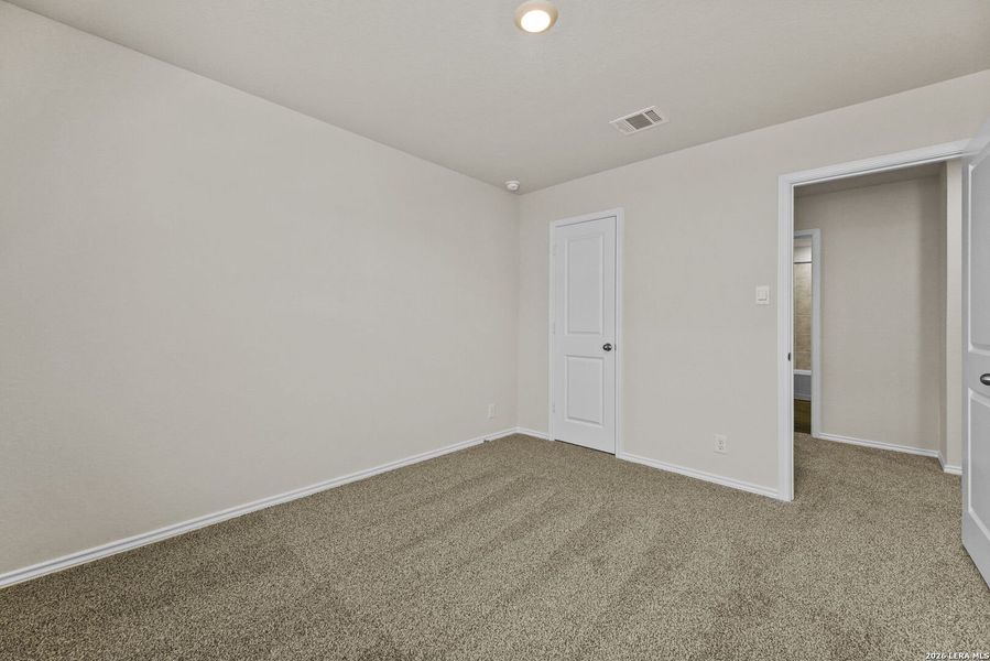 Spacious, unfurnished interior of a new home in Hunters Ranch, San Antonio (Image 15).