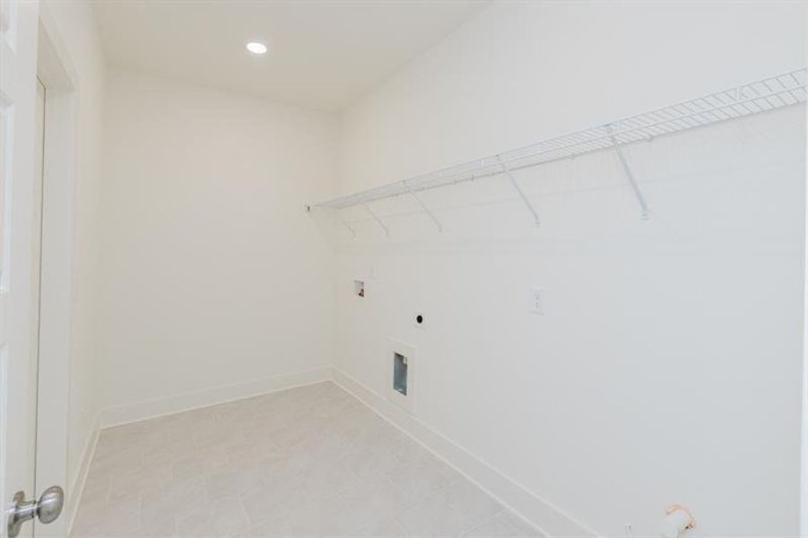Spacious, unfurnished interior of a new home in , Gainesville (Image 35).