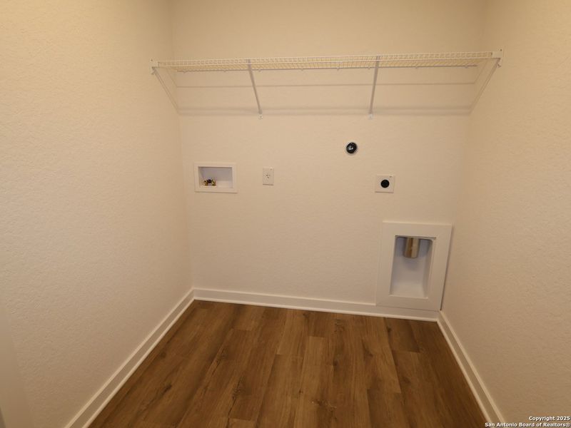 Spacious, unfurnished interior of a new home in Winding Brook, San Antonio (Image 23).