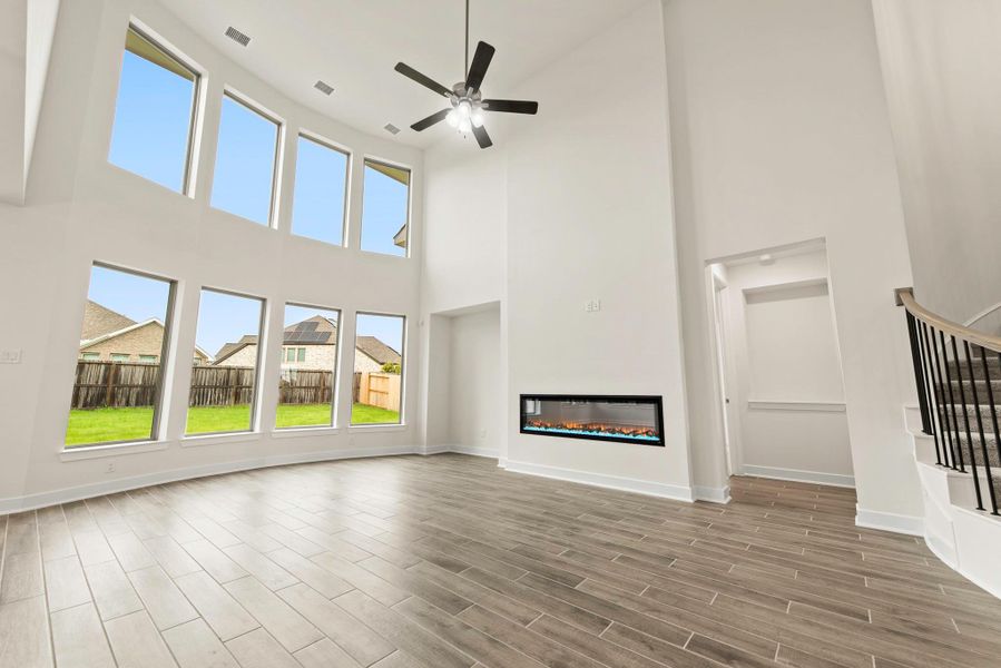 Spacious, unfurnished interior of a new home in Candela – 60', Richmond (Image 10).