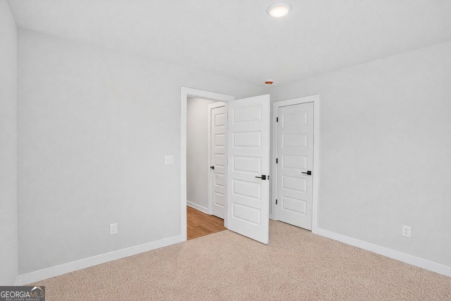 Spacious, unfurnished interior of a new home in The Fairways at Mirror Lake, Villa Rica (Image 47).