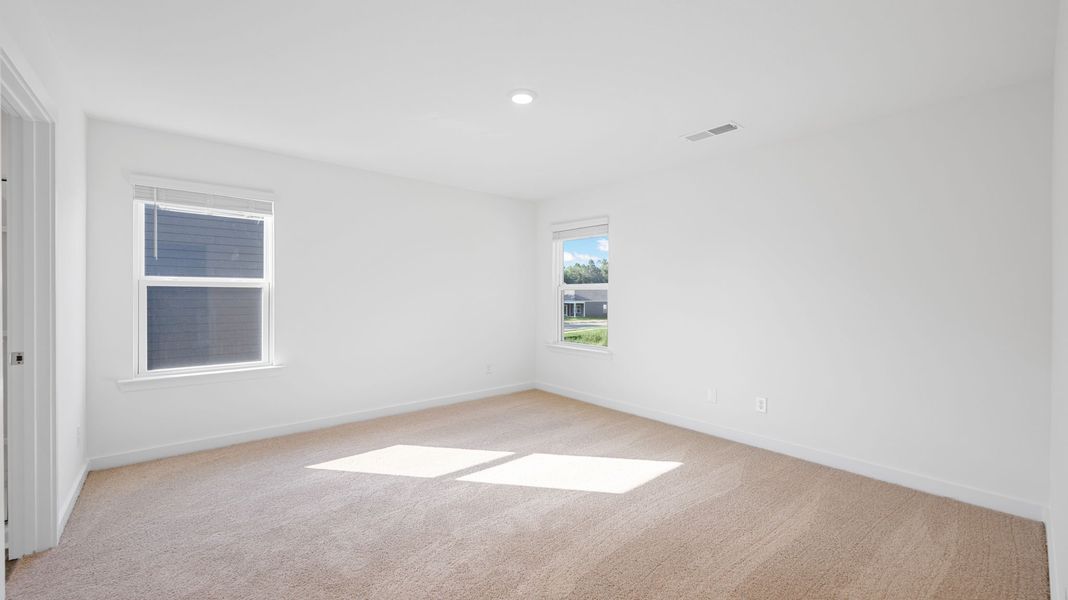 Spacious, unfurnished interior of a new home in Fairview Hills, Cleveland (Image 23).
