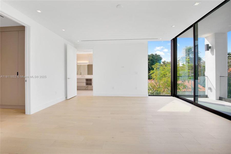 Master bedroom Master bedroom