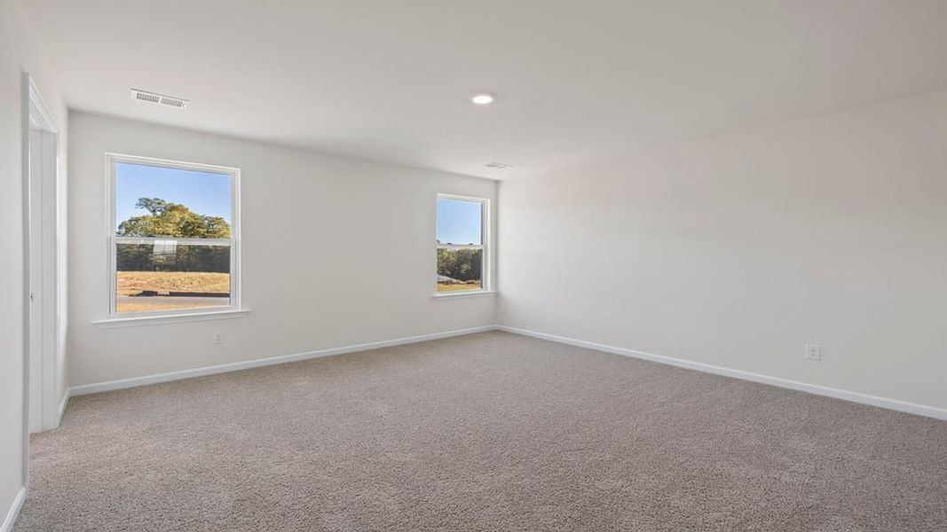 Spacious, unfurnished interior of a new home in Woodglen, Piedmont (Image 21).