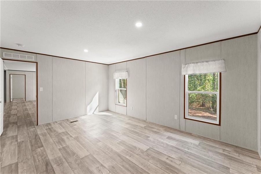 Spacious, unfurnished interior of a new home in , Acworth (Image 12).