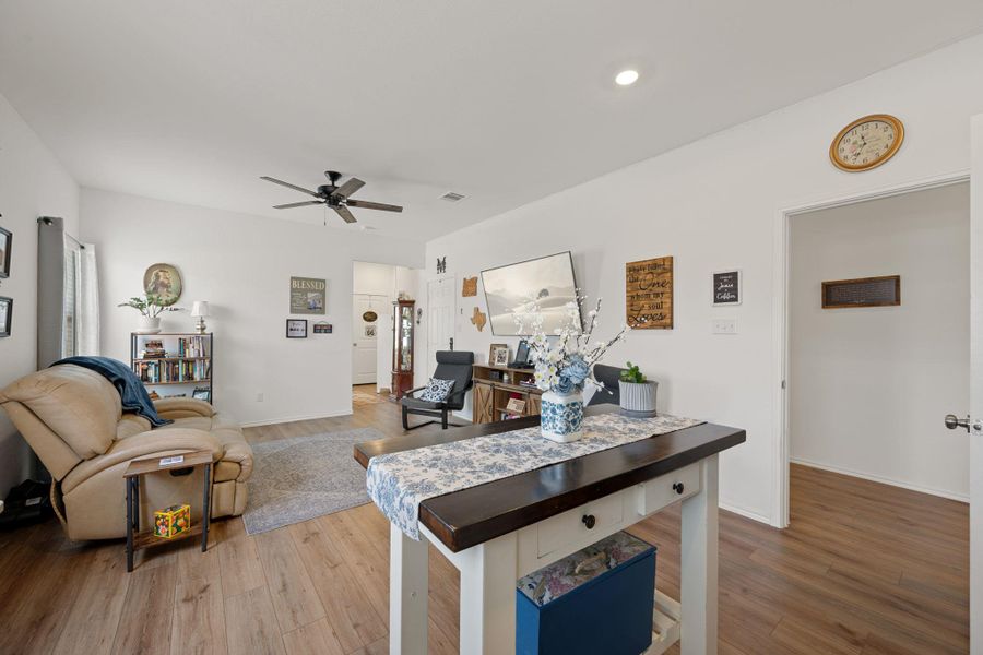 Furnished interior view inside a new home in Thunder Rock, Marble Falls (Image 27).