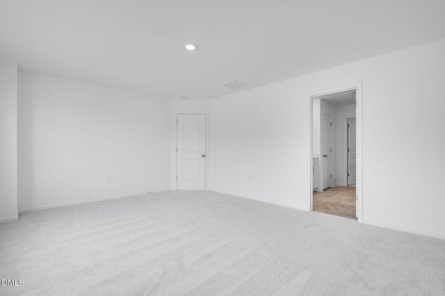 SUN_CaitlinCrossing_Pic_OakleyII-7