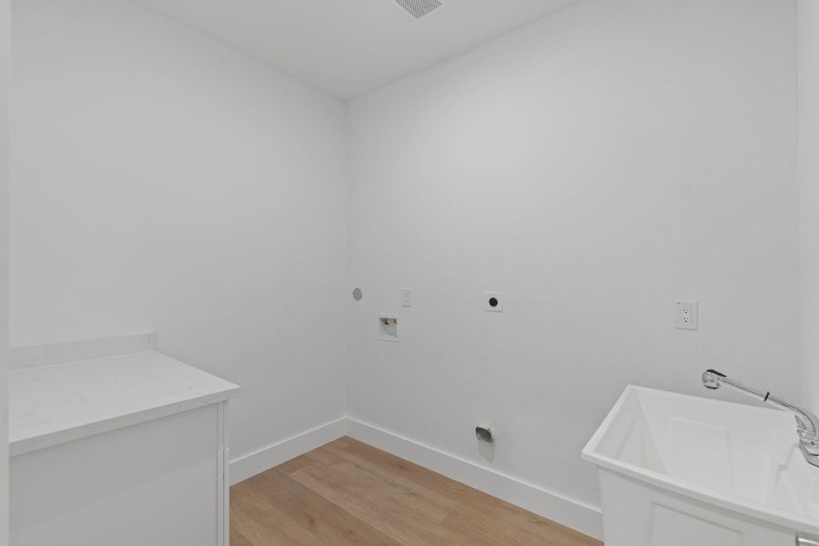 Spacious, unfurnished interior of a new home in , Baytown (Image 21).