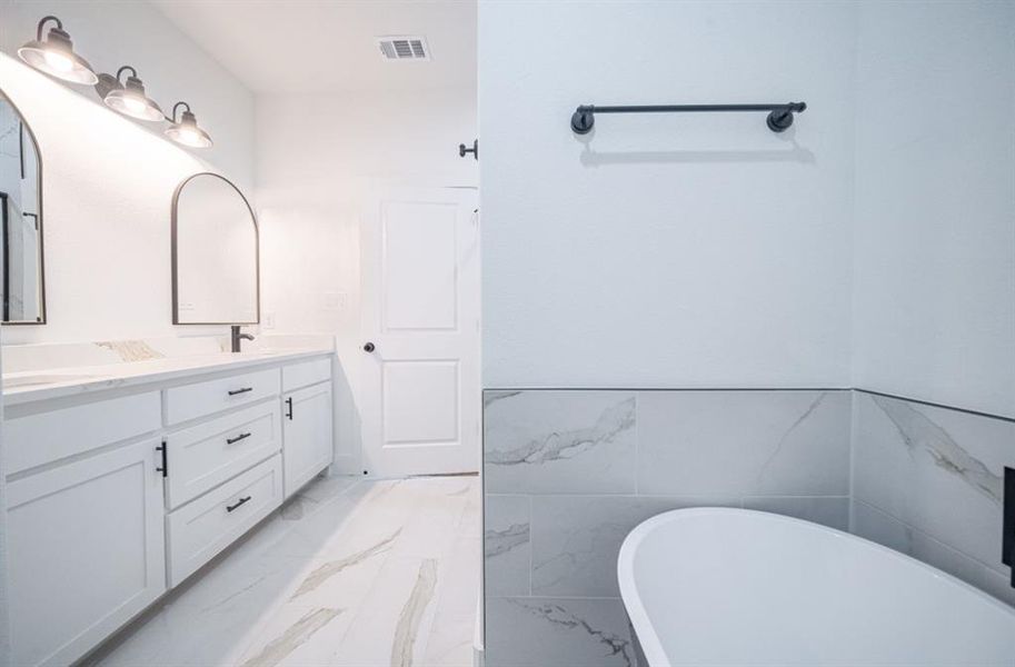 Furnished interior view inside a new home in , Dallas (Image 8).