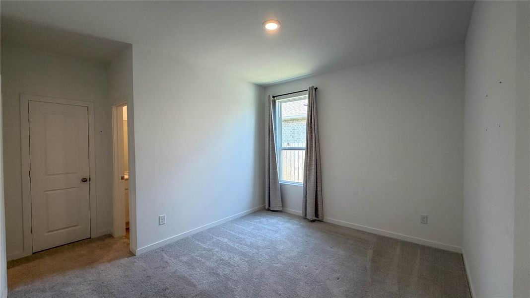 Room 3 - with full bathroom and closet