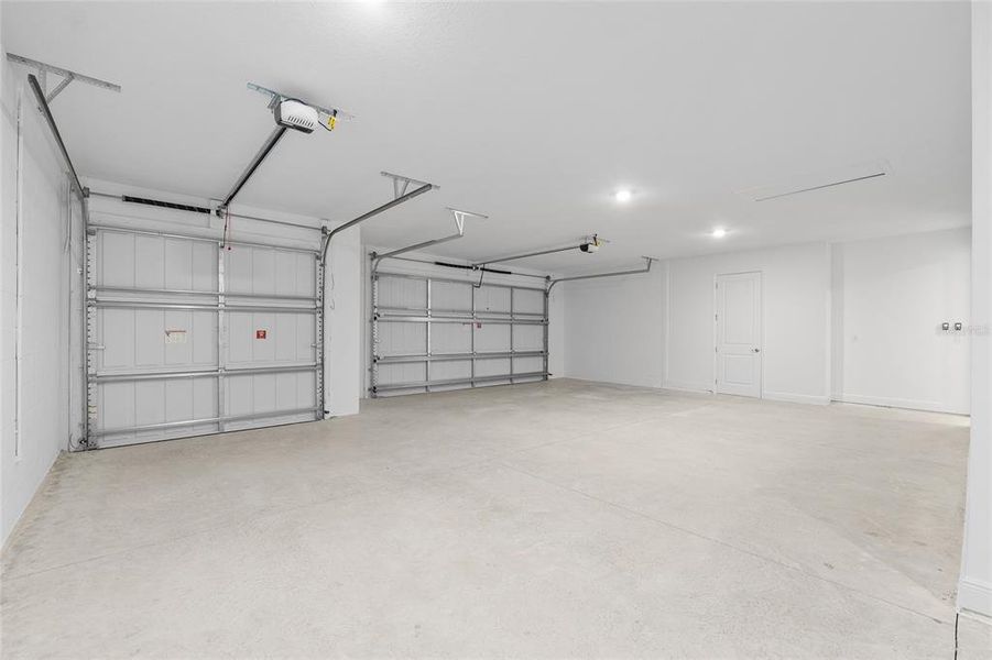 Spacious, unfurnished interior of a new home in , Ocala (Image 52).
