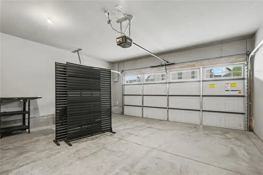 Spacious, unfurnished interior of a new home in , Lawrenceville (Image 38).