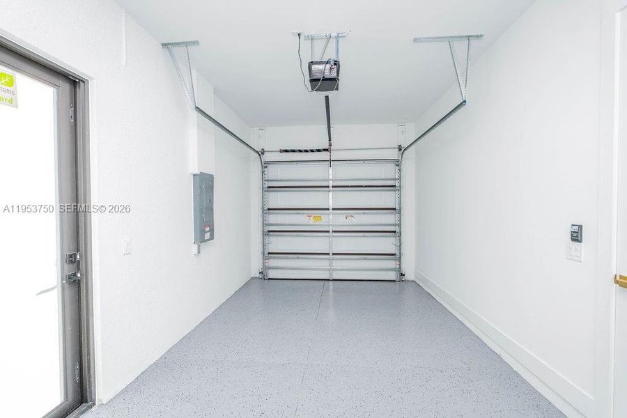 Spacious, unfurnished interior of a new home in , Lehigh Acres (Image 15).