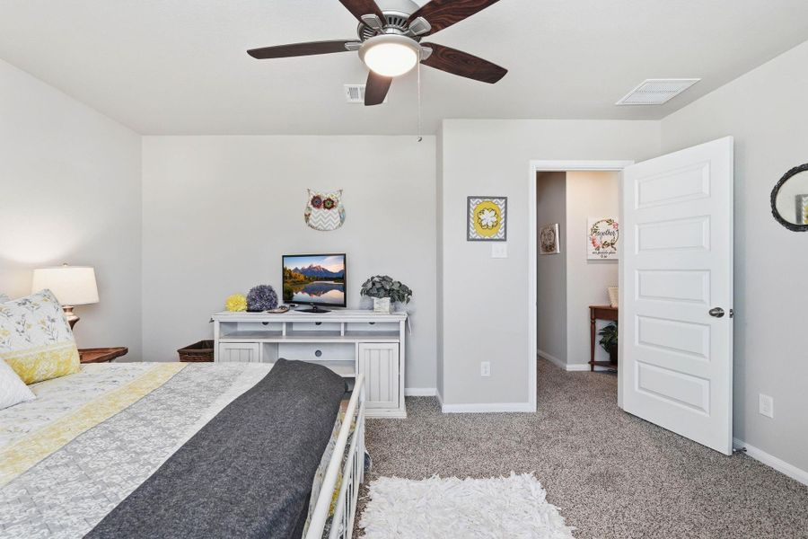 Furnished interior view inside a new home in Hunter's Creek, Huntsville (Image 16).