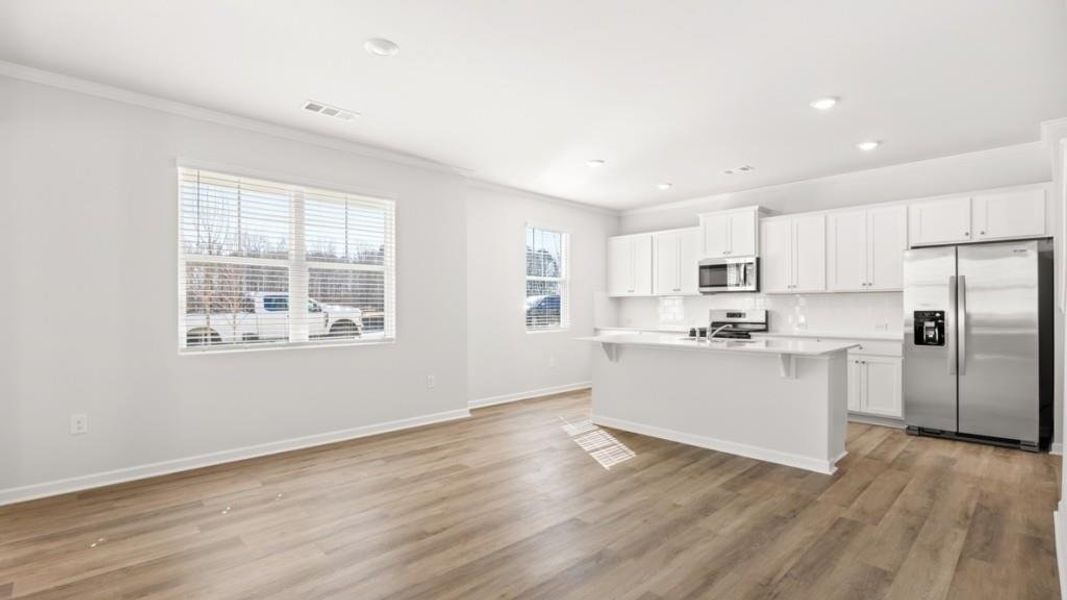 Spacious, unfurnished interior of a new home in Braselton Village, Braselton (Image 5).