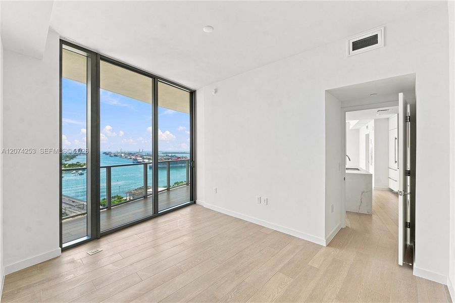 Spacious, unfurnished interior of a new home in , Miami (Image 22).