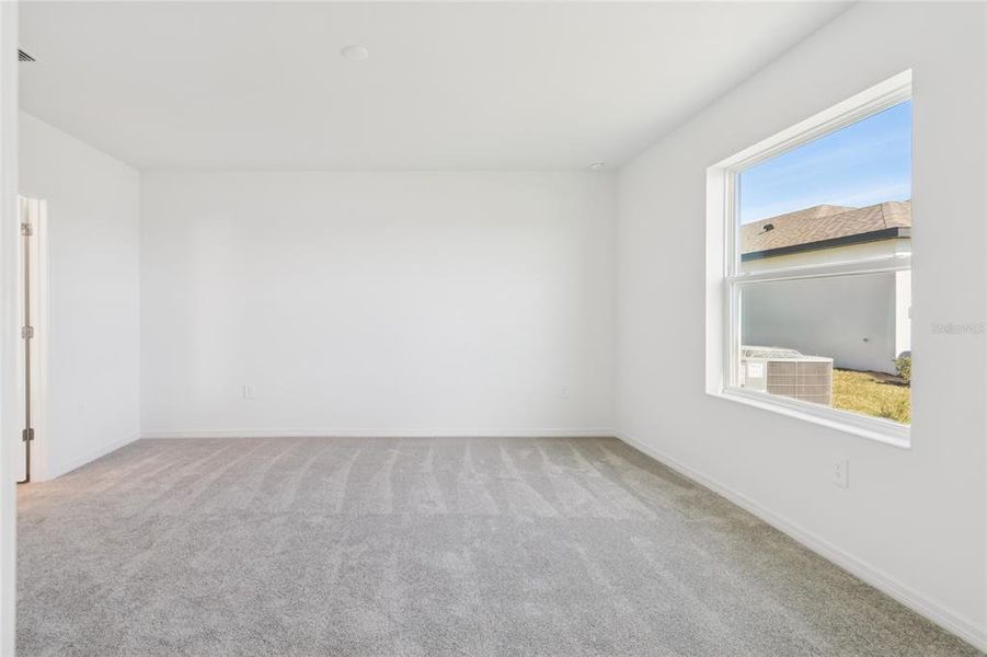 Spacious, unfurnished interior of a new home in Southpointe, Palmetto (Image 25).