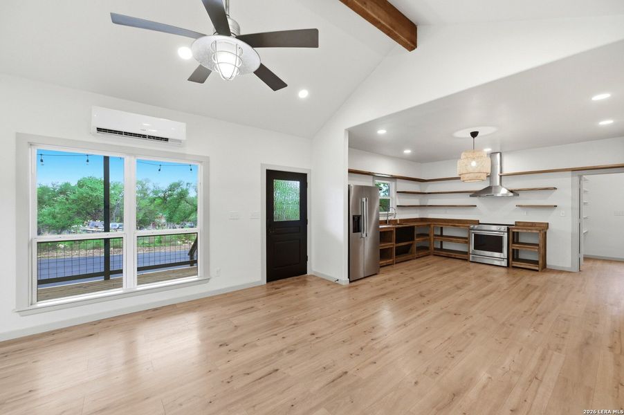Spacious, unfurnished interior of a new home in , Canyon Lake (Image 10).