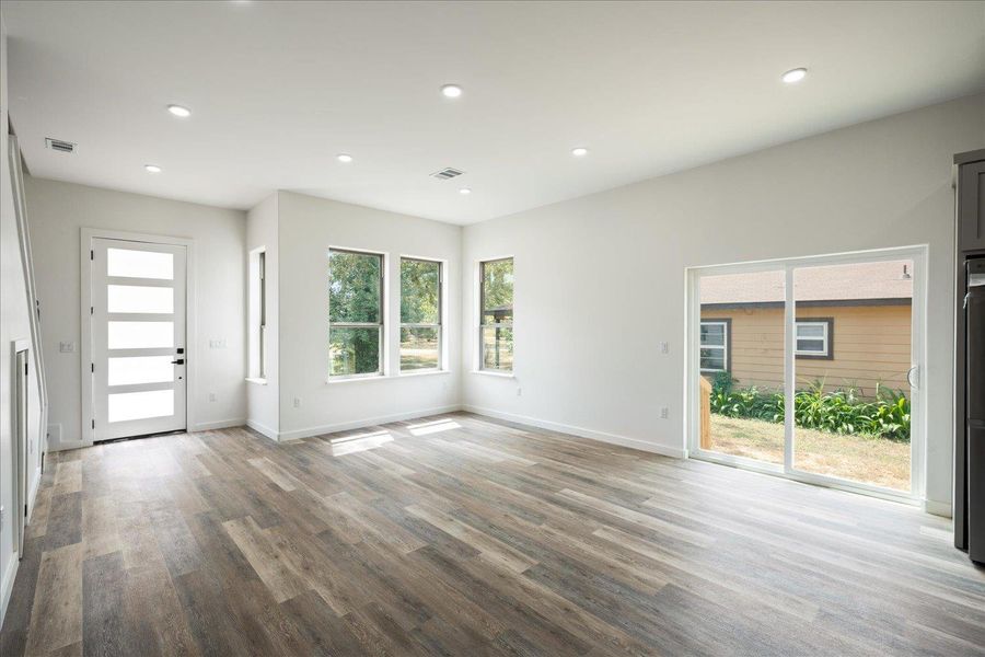 Spacious, unfurnished interior of a new home in , Smithville (Image 27).