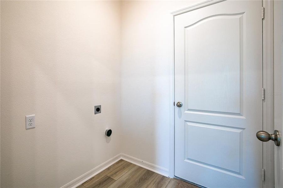 Spacious, unfurnished interior of a new home in Tula Parc, Astatula (Image 34).